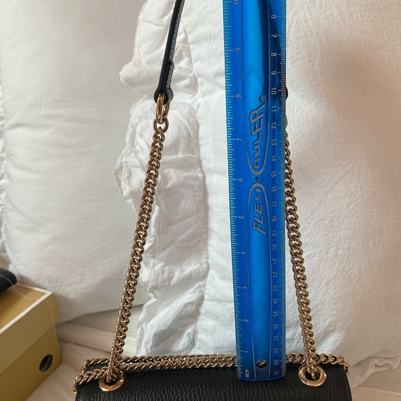 Gucci Marmont Interlocking Crossbody EXCELLENT condition. Can be adjustable - Picture 6 of 8